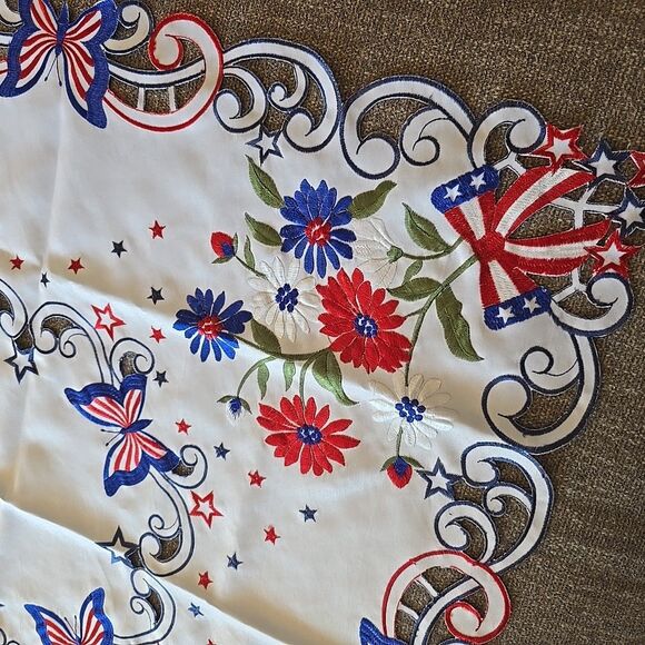 Set Of 6 Holiday Tablecloths Square Embroidered Approx 34" Squares - Picture 13 of 13